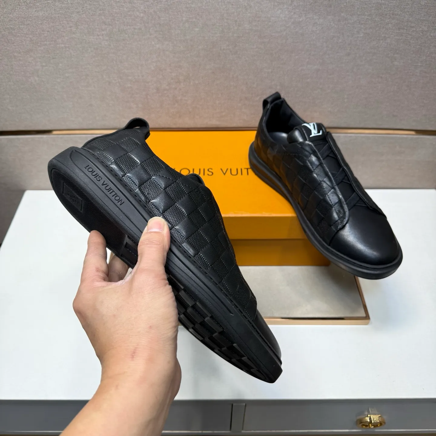 ⬛️Men's shoes 💰p442【LV～】Men's casual shoes 2025z cabinet sales simultaneously 🔶Size: 38-44#️⃣ 🔷2 colors🔜The upper is made of multi-material splicing➕Genuine leather lining, comfortable and breathable, sole: original comfortable and wear-resistant outsole, ⚠️Real shot📱Photographed🎬The real thing is better📢📢📢